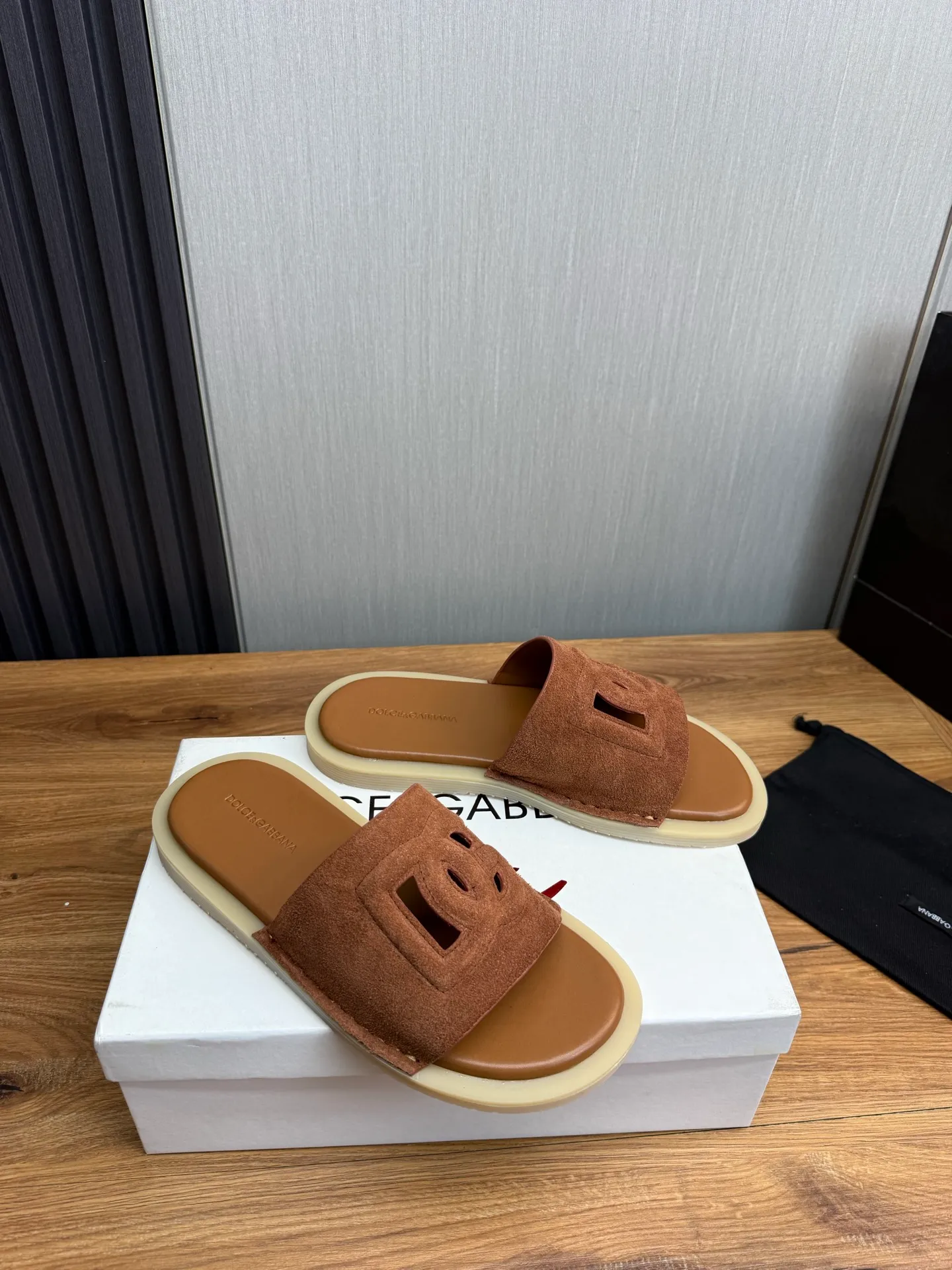Men's men's shoes💰340💰Dolce & gabbana (DG) official website synchronized new slippers💥Fashion hot models: 1 exclusive mold opening✅Unique brand style logo upper💥Original private mold outsole✔️36-44 (45 customized, non-refundable)